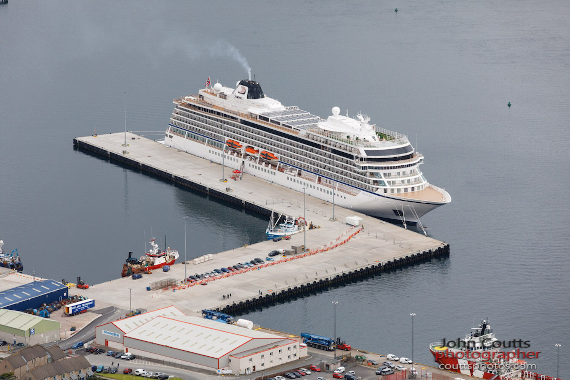 Visiting Cruise ship making the most of the 804 metre quay.