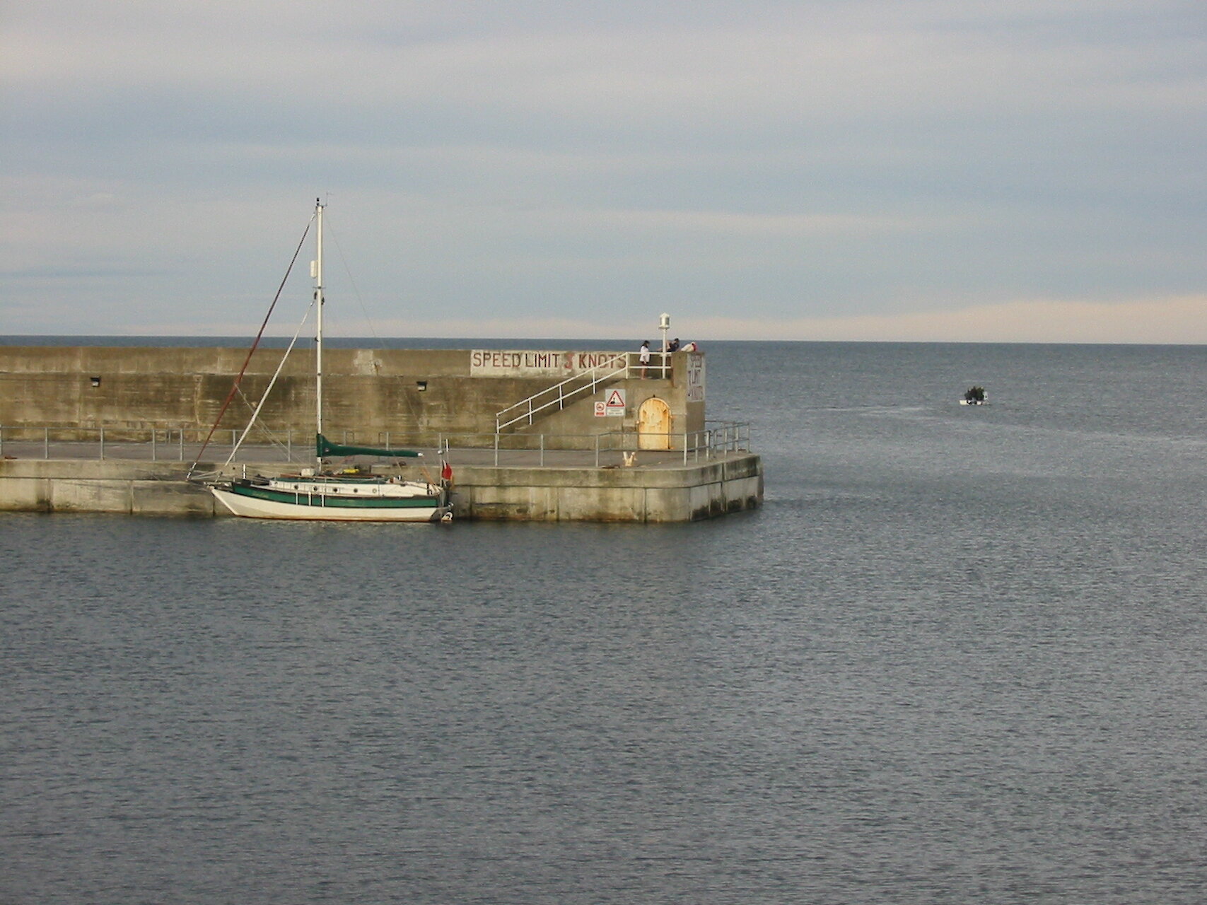 Stonehaven harbour side refacing and extension, 1997