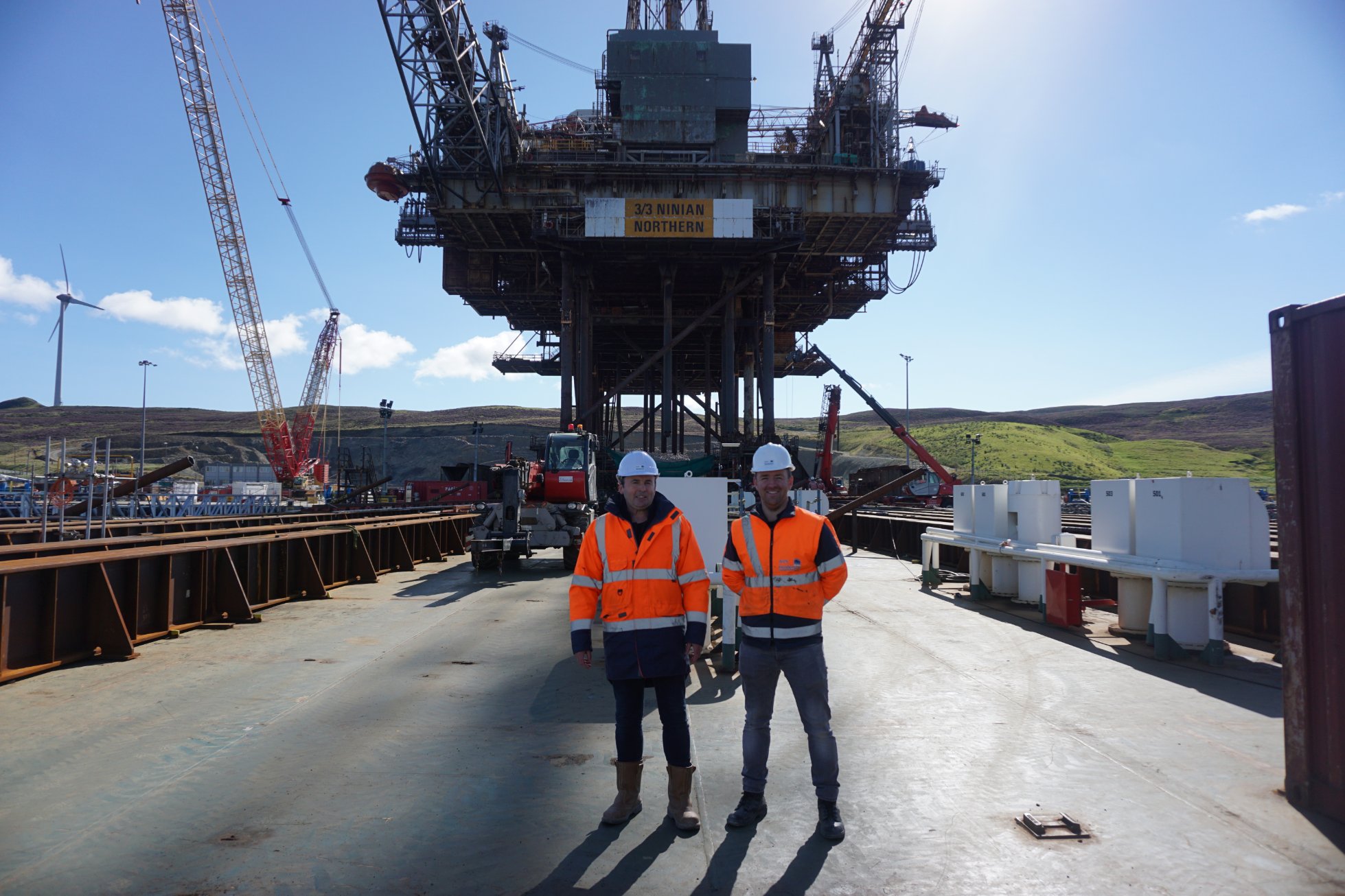 Dales Voe Heavy Lift Quay receives the Ninian Northern Oil Platform