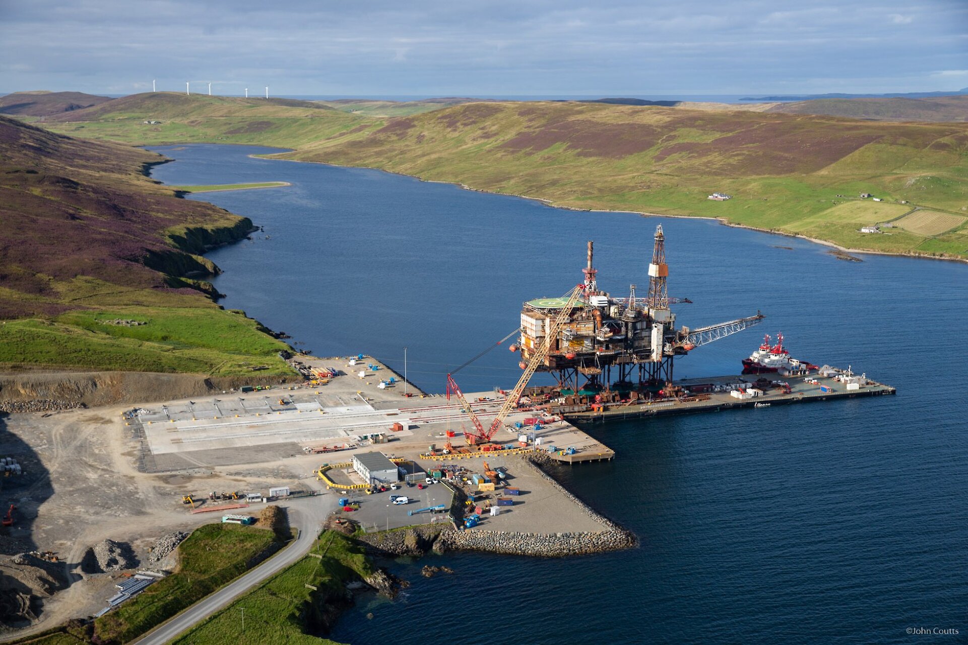 Aerial photo of the site getting ready to bring the platform ashore