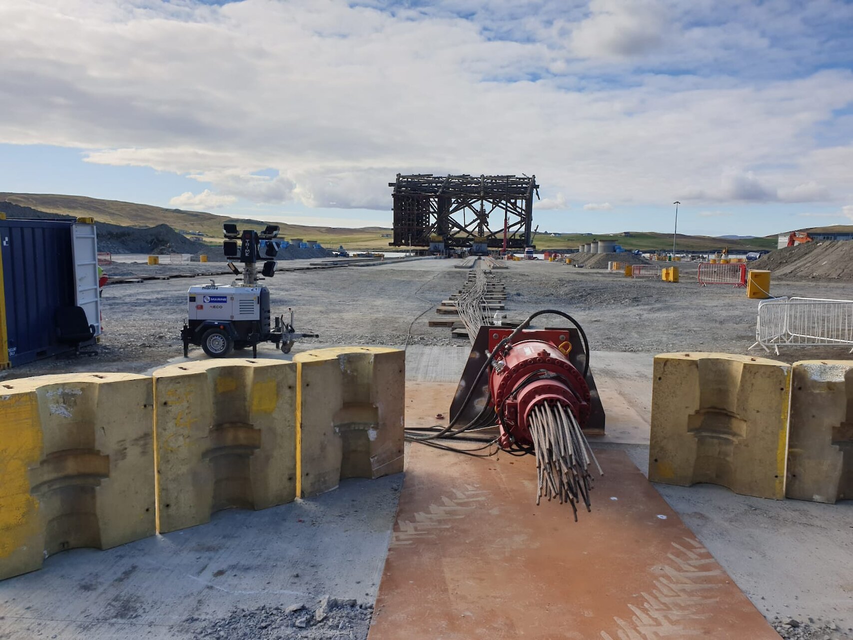 750 Tonne jacks and strand wires to pull ashore the jacket